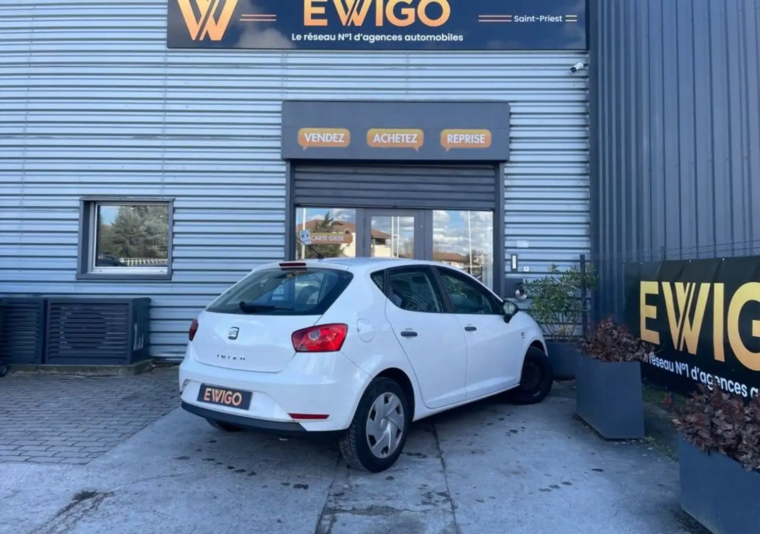 SEAT Ibiza 1.2 tsi 105ch suivi complet gps tactile carplay Blanc - 2