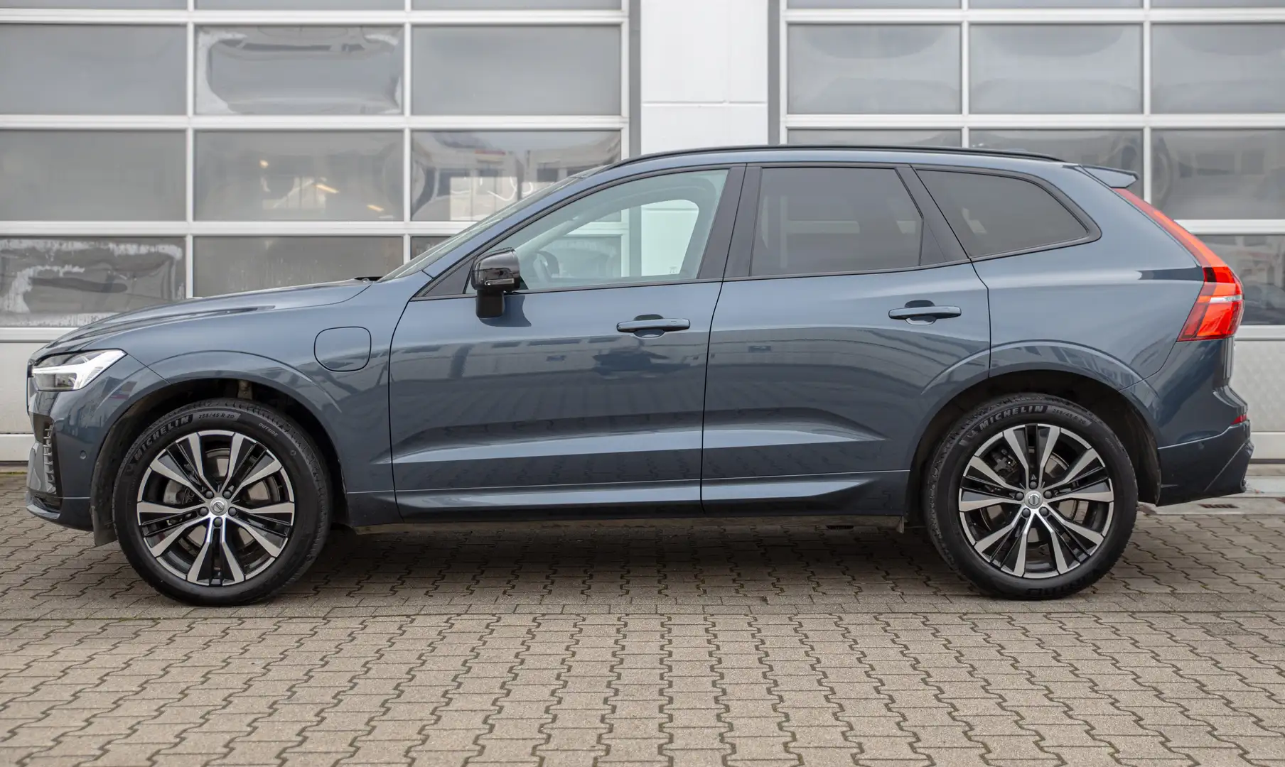 Volvo XC60 T8 Plus Dark AWD AHK*Schiebedach*Standheizung*ACC Blau - 2