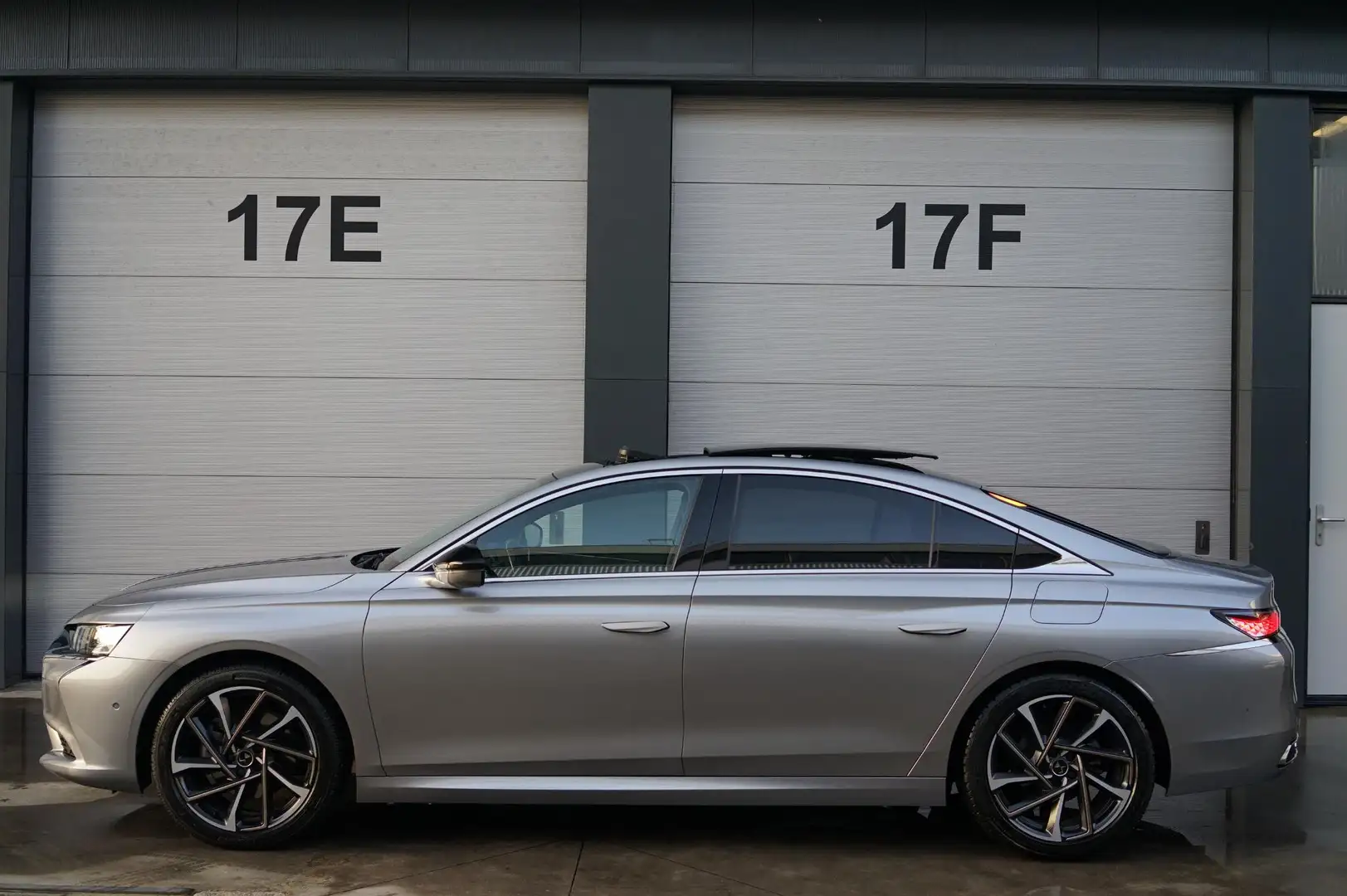 DS Automobiles DS 9 E-Tense RIVOLI+ Grau - 1