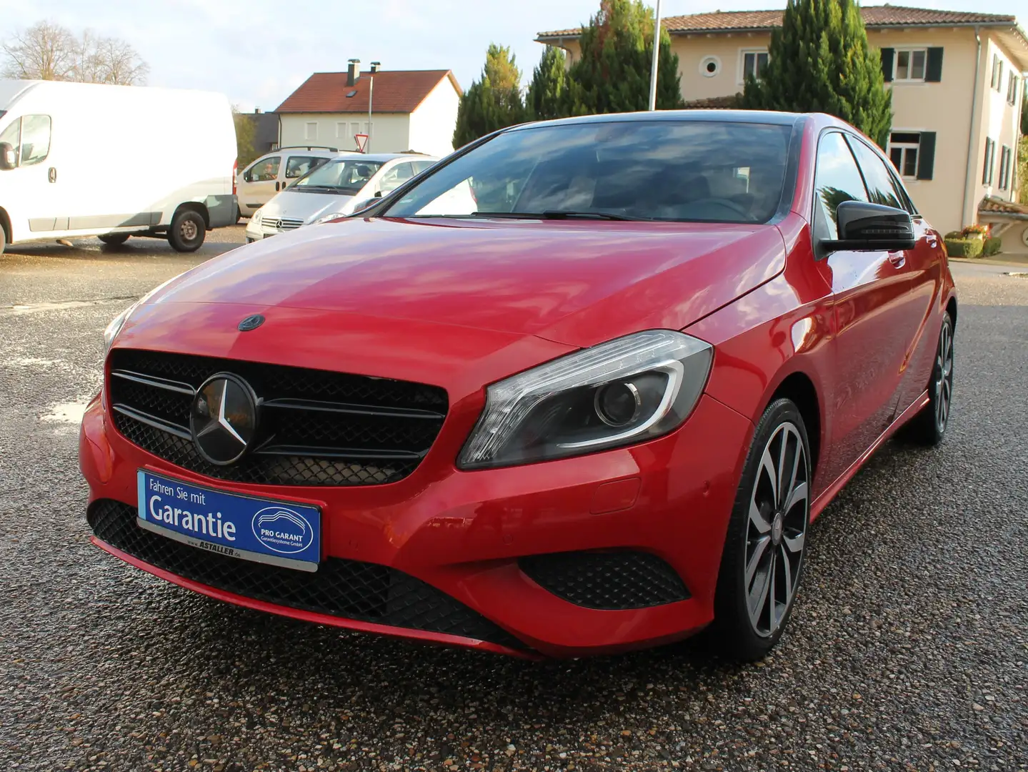 Mercedes-Benz A 180 A 180 BlueEfficiency Rot - 1