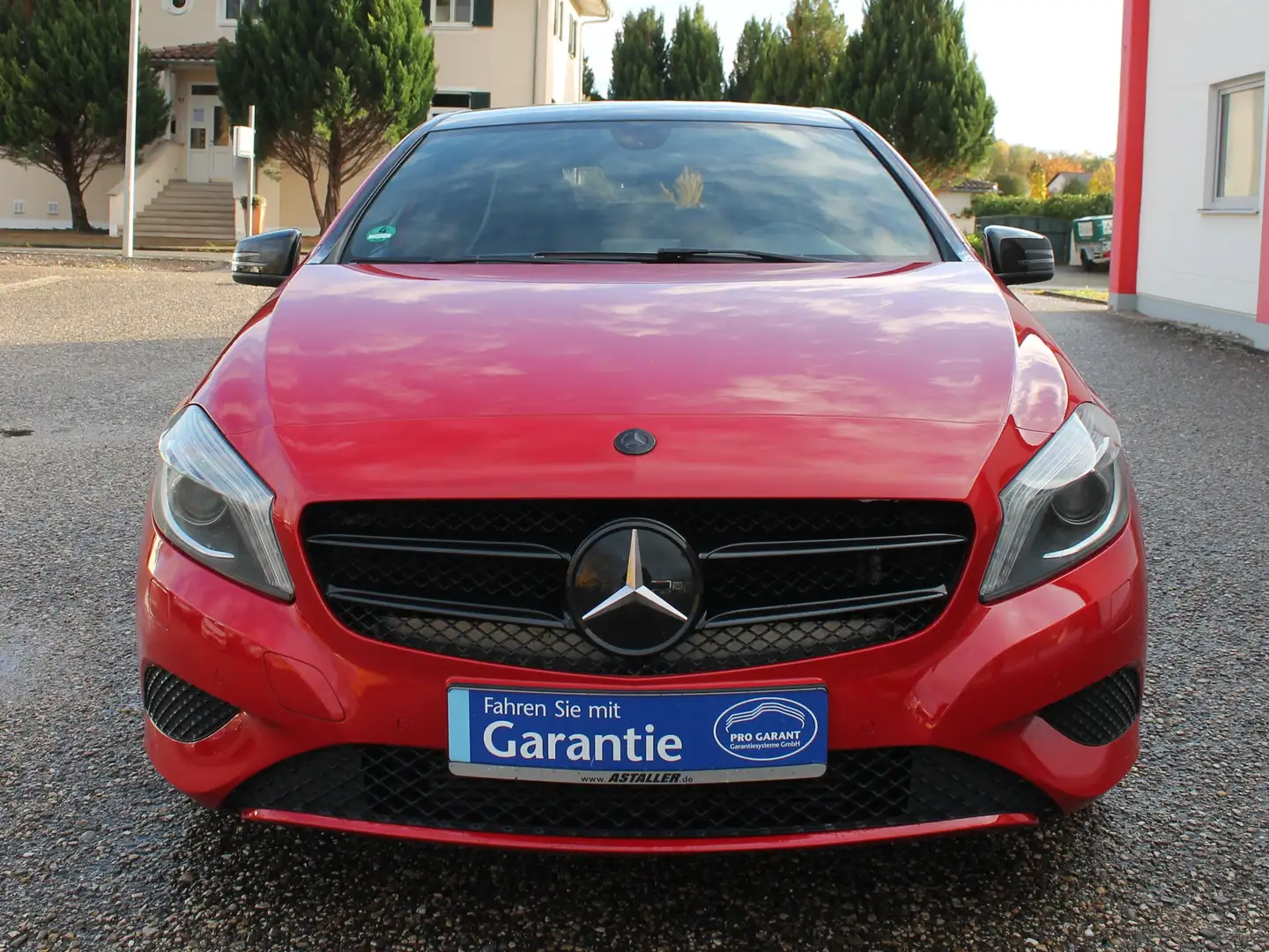 Mercedes-Benz A 180 A 180 BlueEfficiency Rot - 2