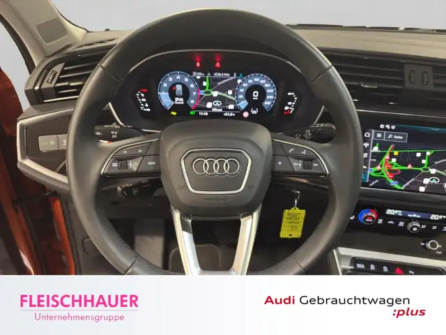 Audi Q3 view 11