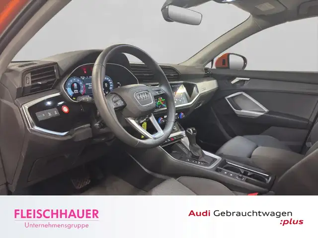 Audi Q3 view 10