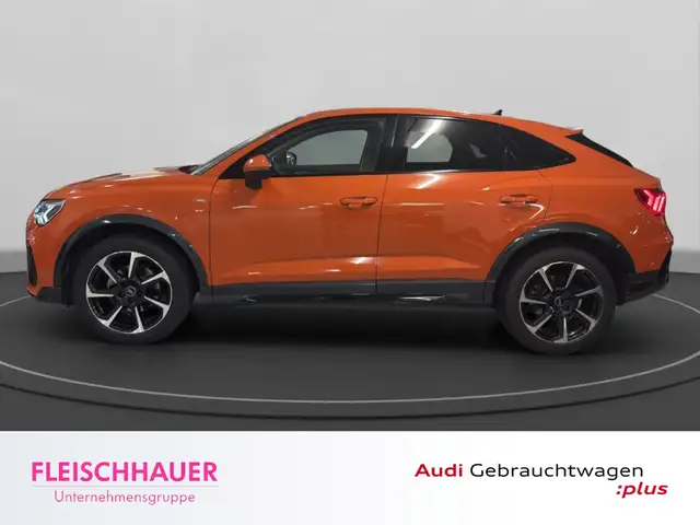 Audi Q3 view 3
