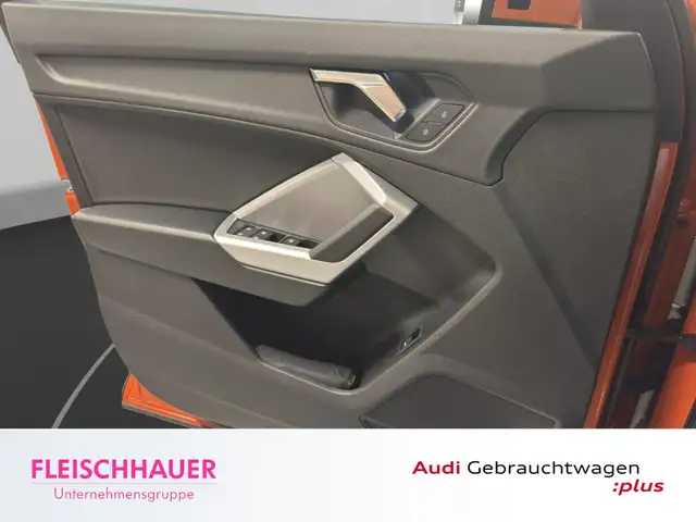 Audi Q3 view 13