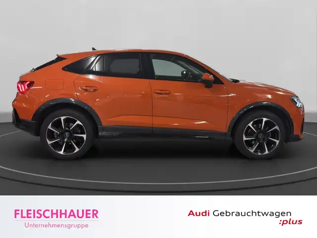 Audi Q3 view 8