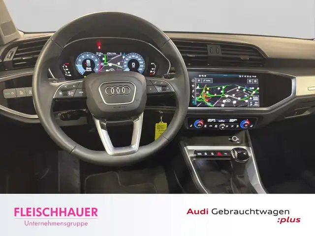 Audi Q3 view 15