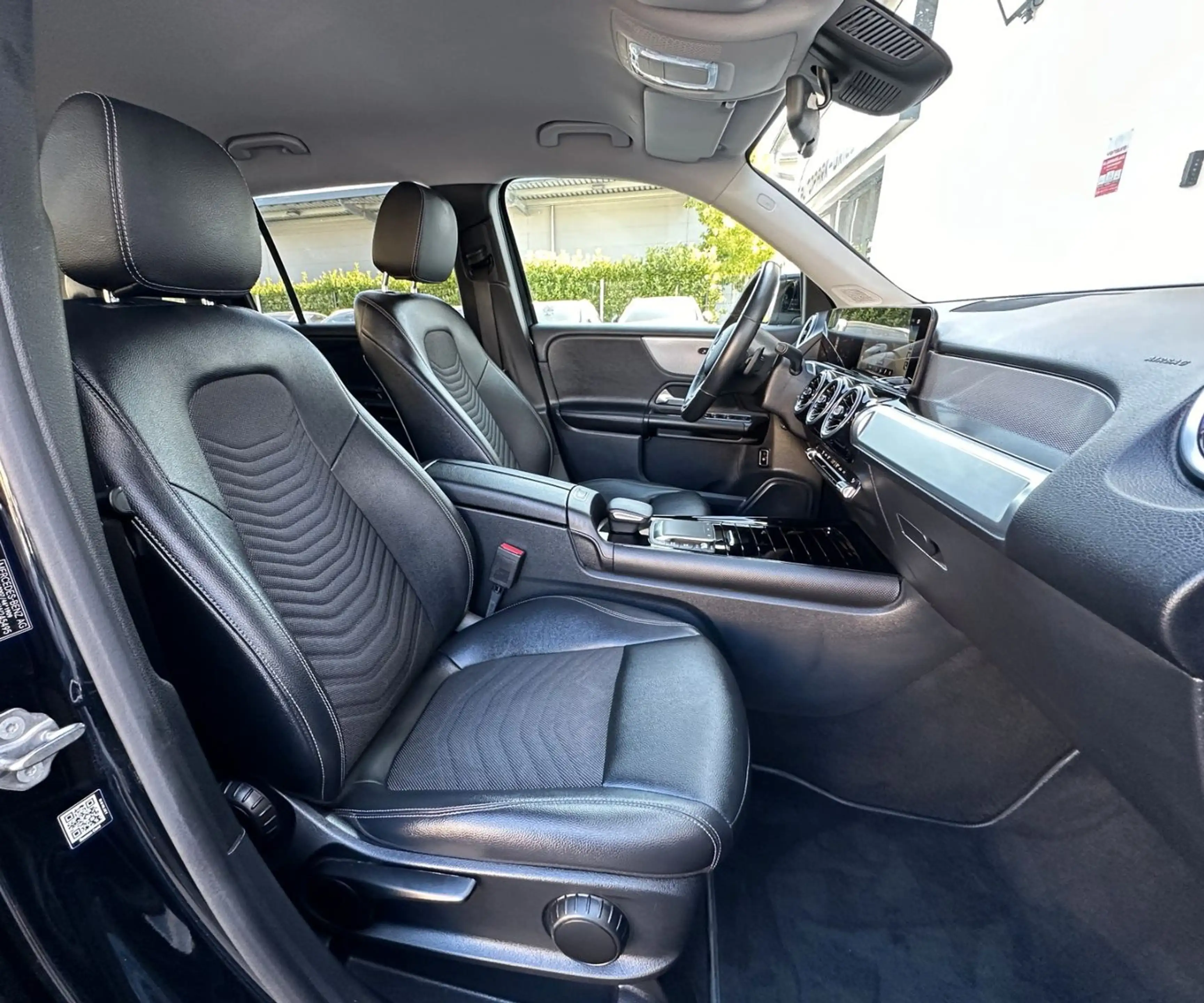 Mercedes-Benz GLB 200 d*STYLE*2HD*NAVI*T.LEDER*AHK*PDC*SHZ* — photo 6