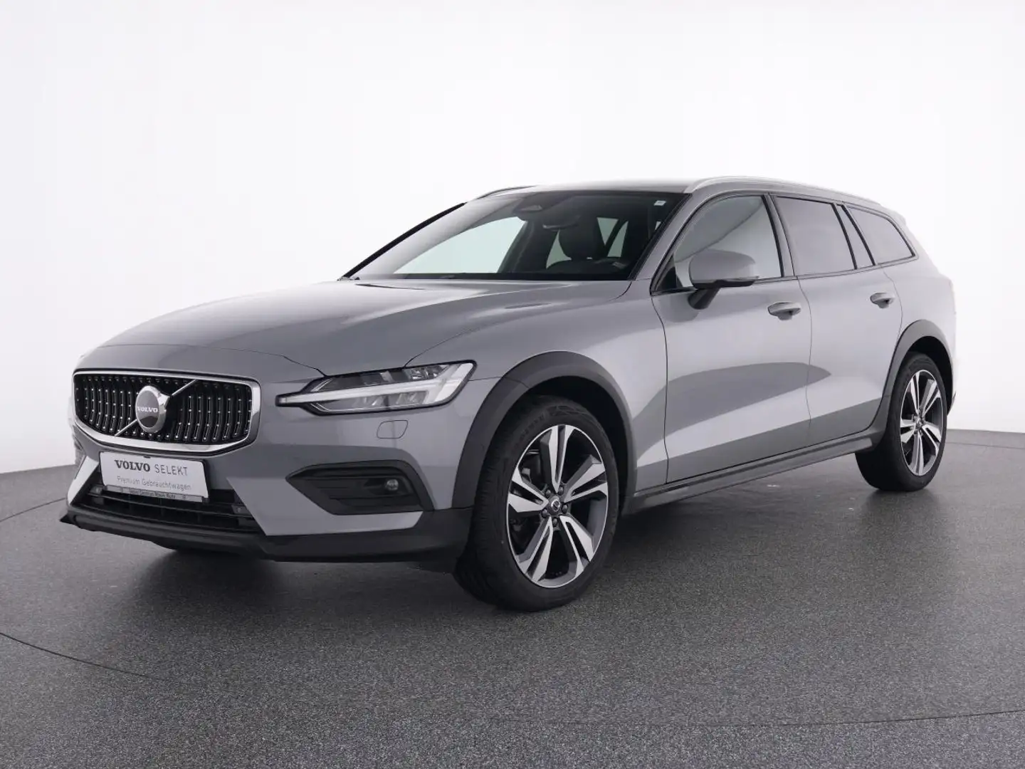 Volvo V60 Cross Country B4 D AWD Plus +AHK+PAP+SKP+WP Grau - 2