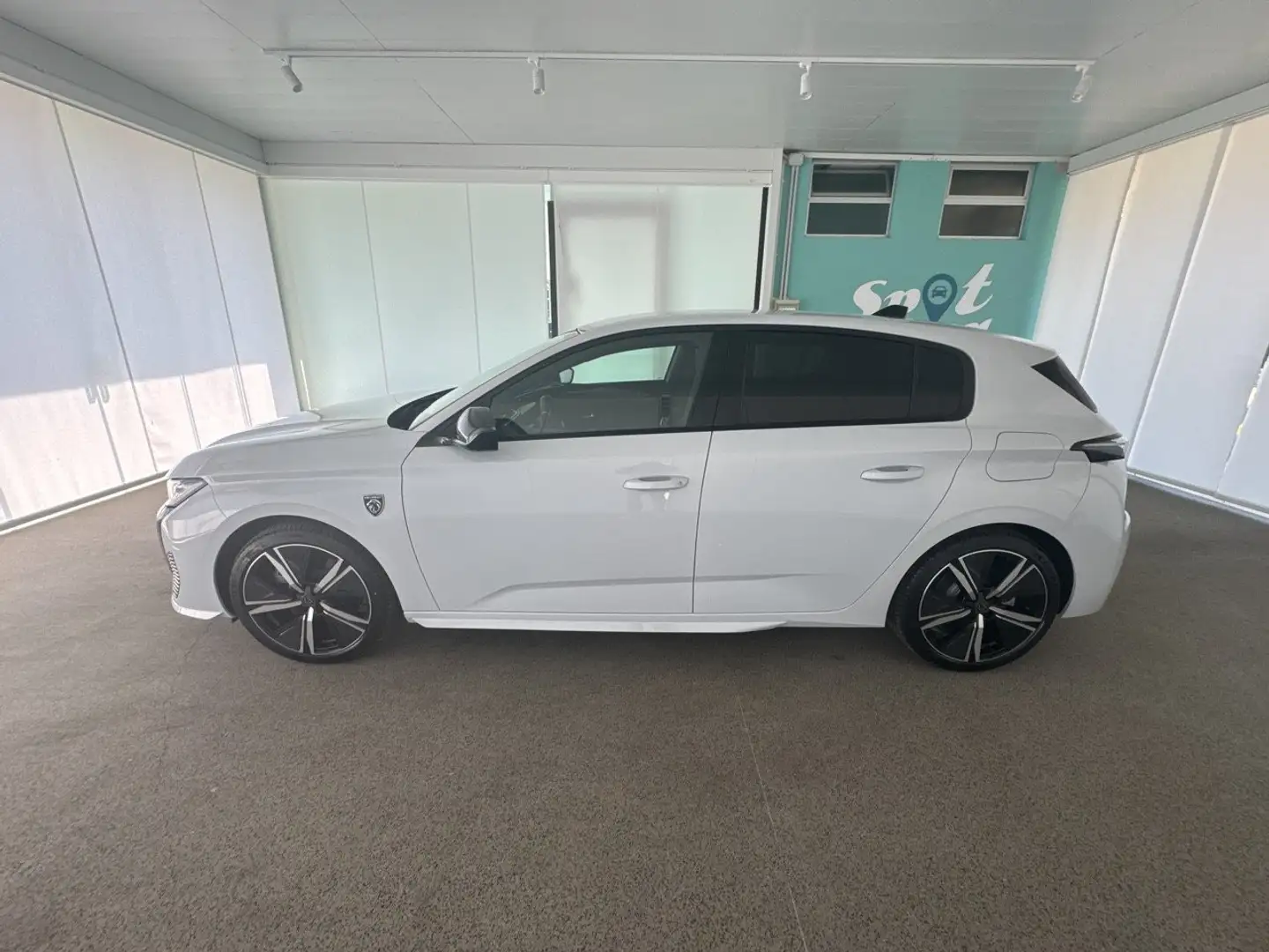 Peugeot 308 GT Hybrid 145 e-DCS6 aut. Bianco - 2