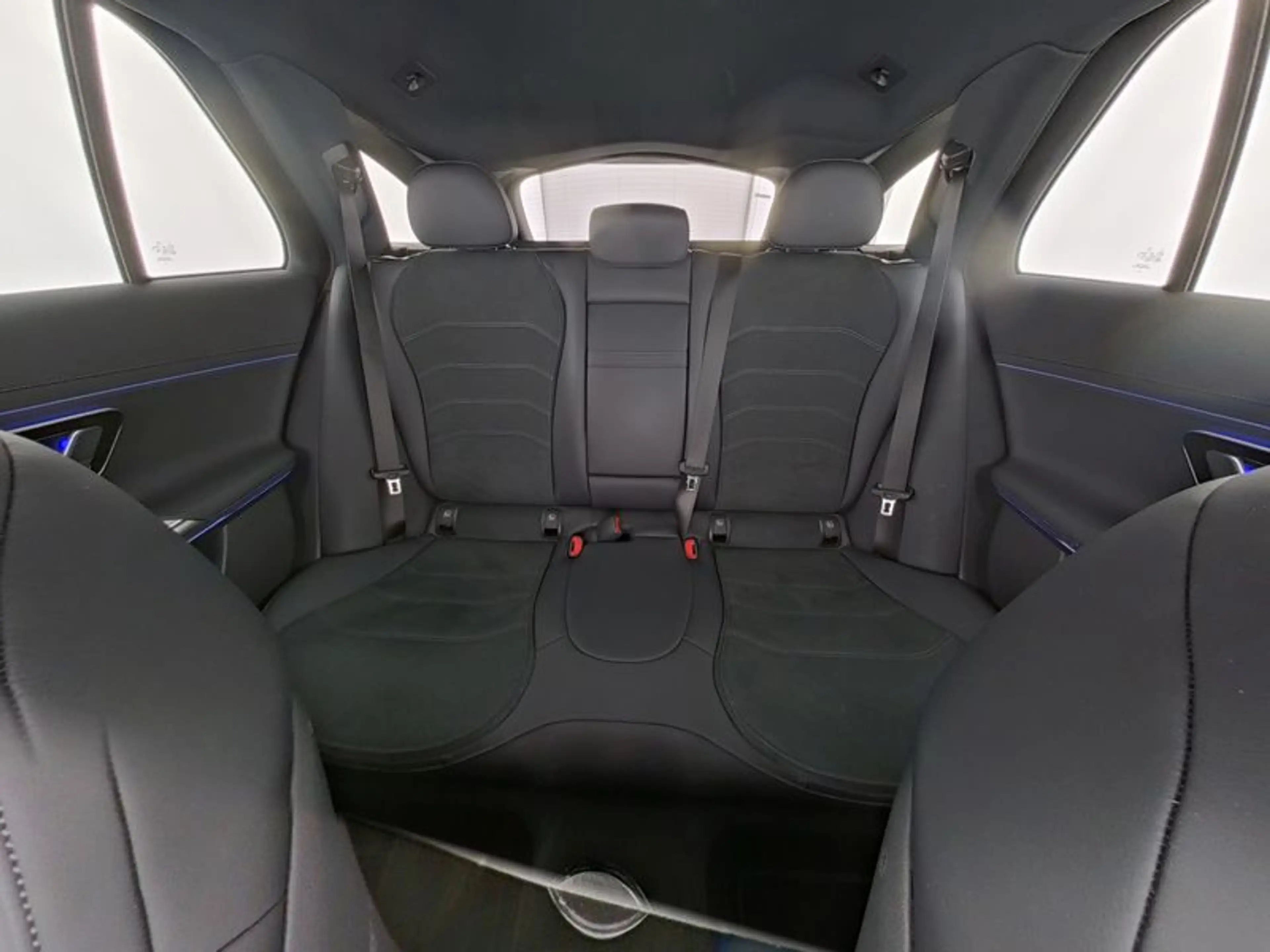 Mercedes-Benz E 220 d T AMG AHK/LED/DIST/KEYL/TW/RFK/WP — photo 5