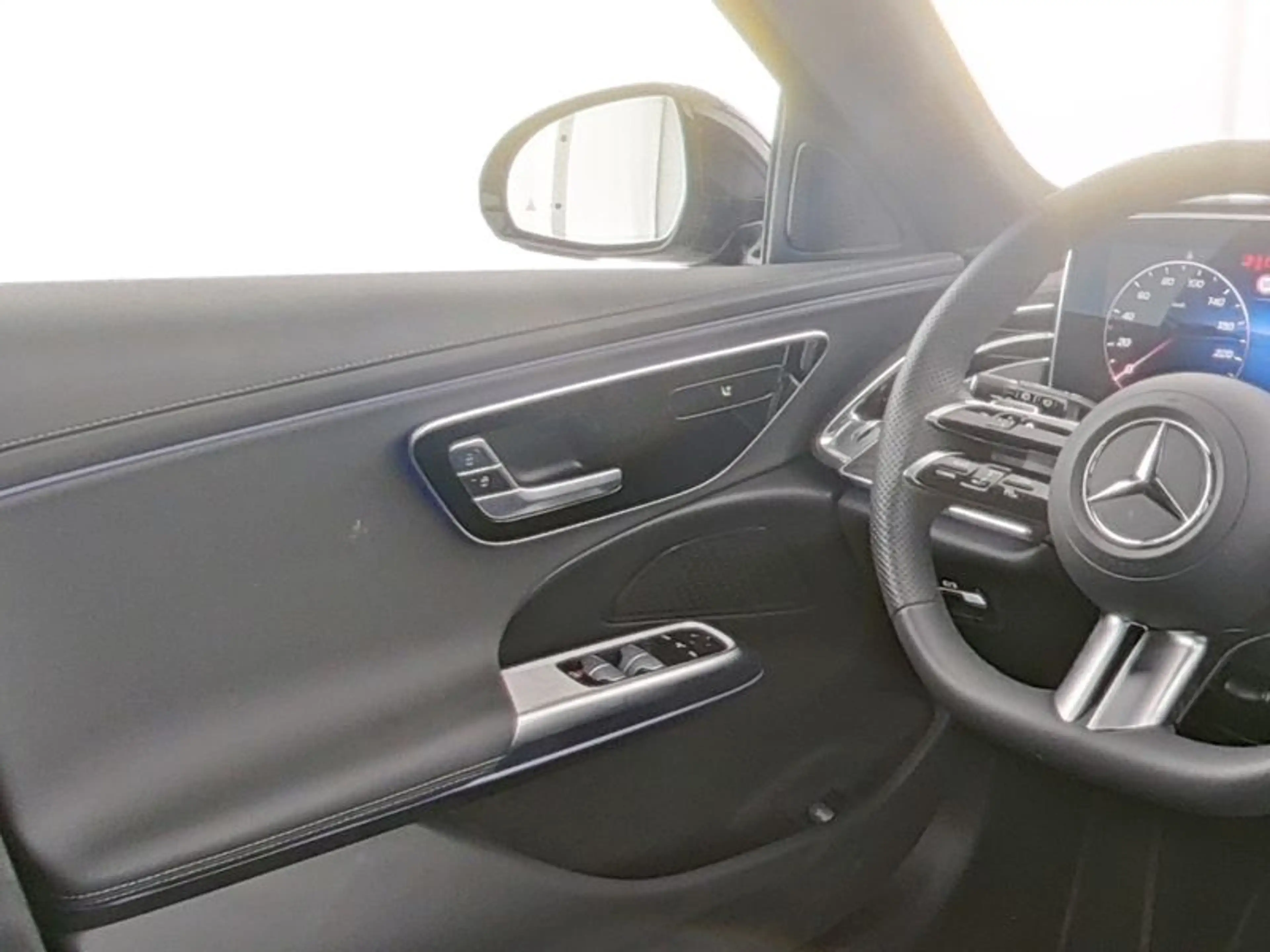 Mercedes-Benz E 220 d T AMG AHK/LED/DIST/KEYL/TW/RFK/WP — photo 4