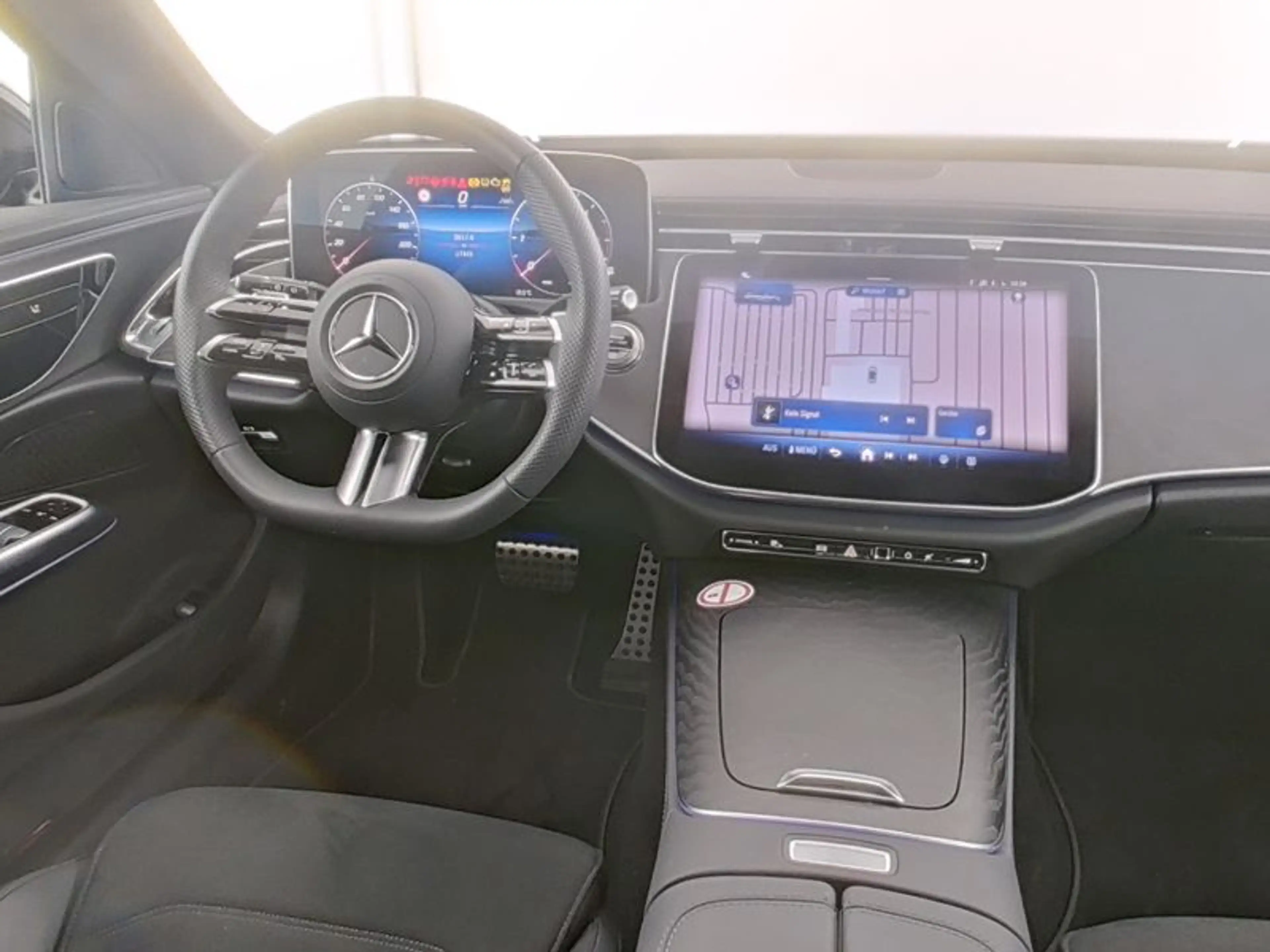 Mercedes-Benz E 220 d T AMG AHK/LED/DIST/KEYL/TW/RFK/WP — photo 6