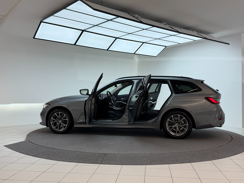 BMW 320 d xDrive *PANO*RFK*AHK*STHZG*LEDER*H&K*LR-HZG*LED* — photo 11