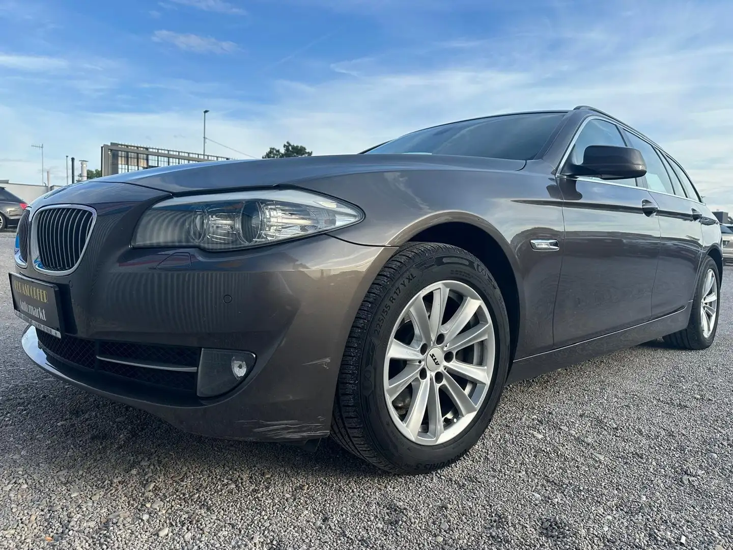 BMW 520 520 d Touring Aut. **Finanzierung** Braun - 2