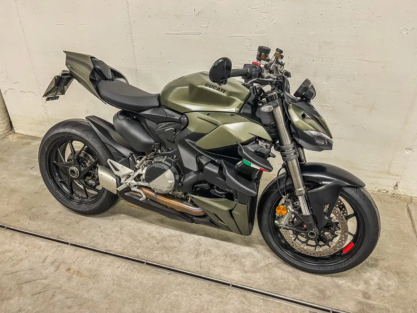 Ducati Streetfighter v2 - 1