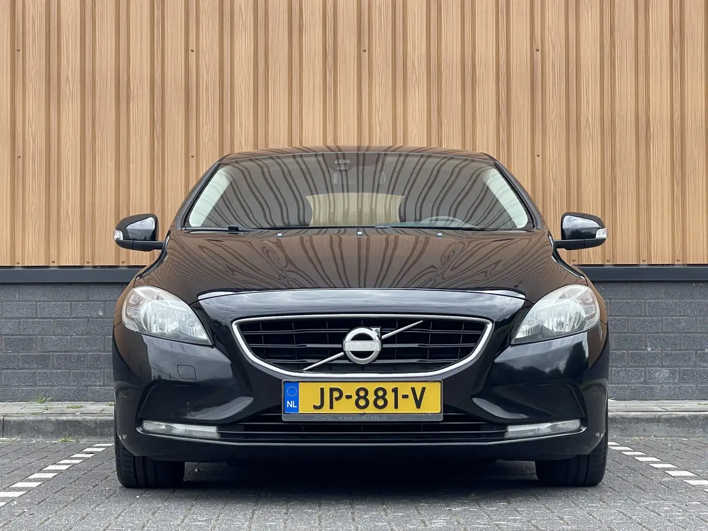 Volvo V40 1.6 D2 | Handel/Export | Airconditioning | Lichtme Zwart - 2