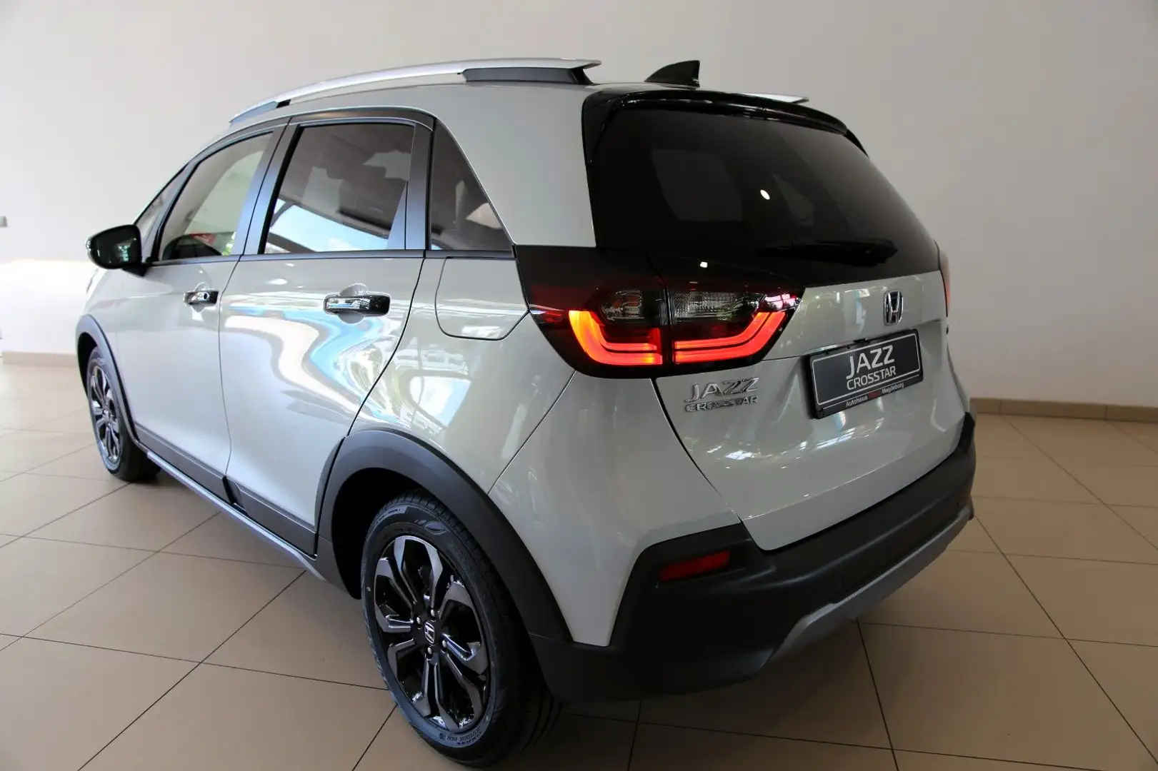 Honda Jazz 1.5 i-MMD Hybrid Crosstar RFK PDC SHZ LHZ Bílá - 2