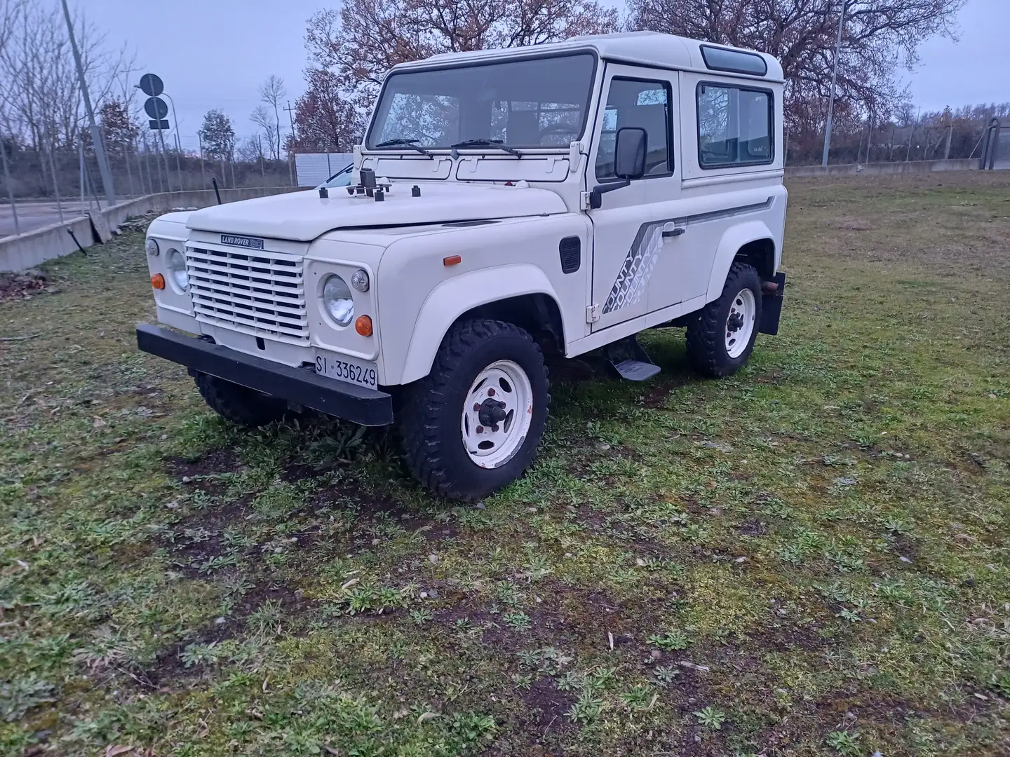 Land Rover Defender Country Wit - 2
