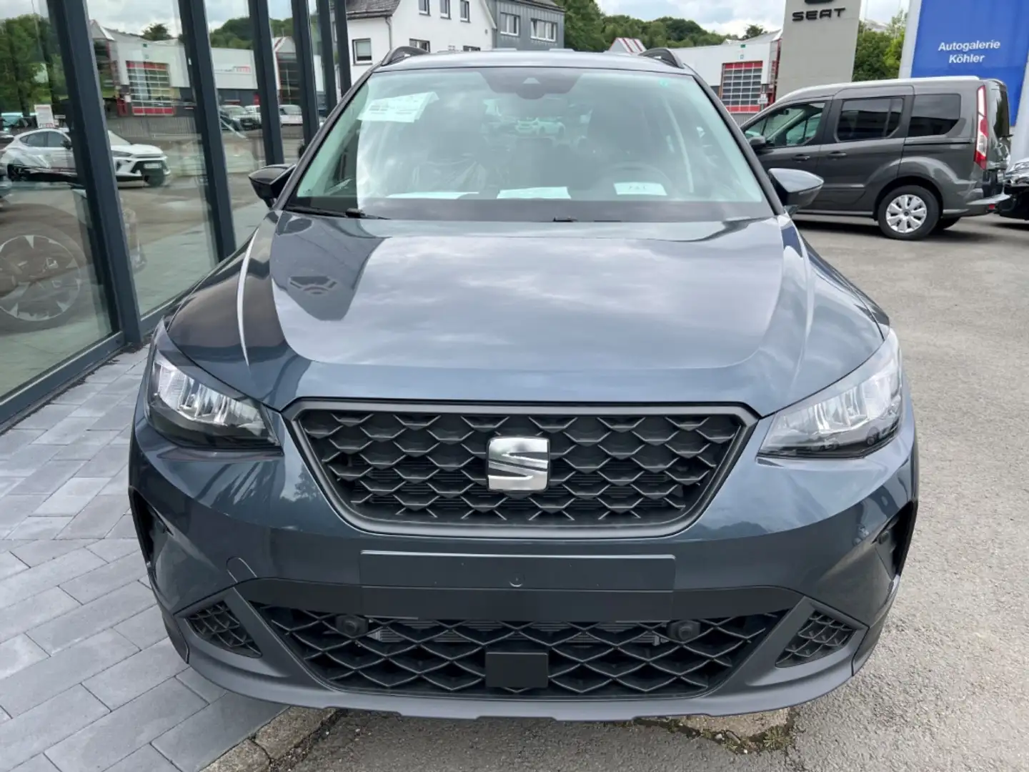 SEAT Arona Road Edition 1.0 TSI Sitzhzg., AHK, PDC Grau - 2