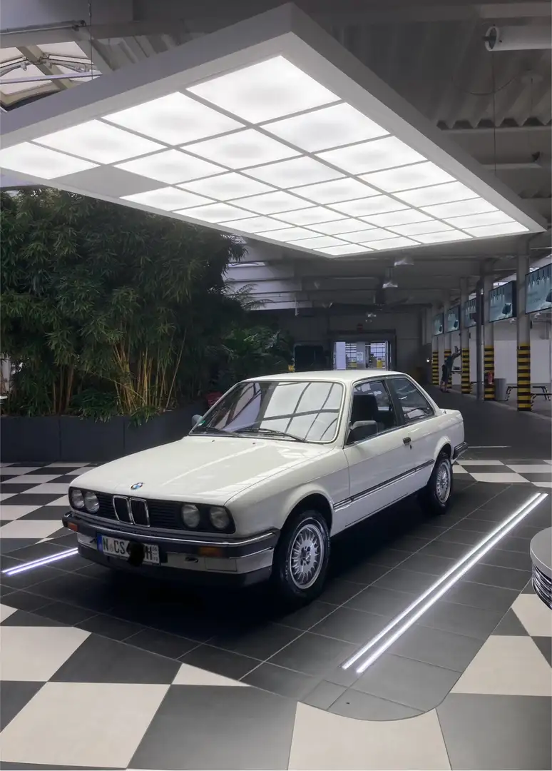BMW 325 325e E30 - 1