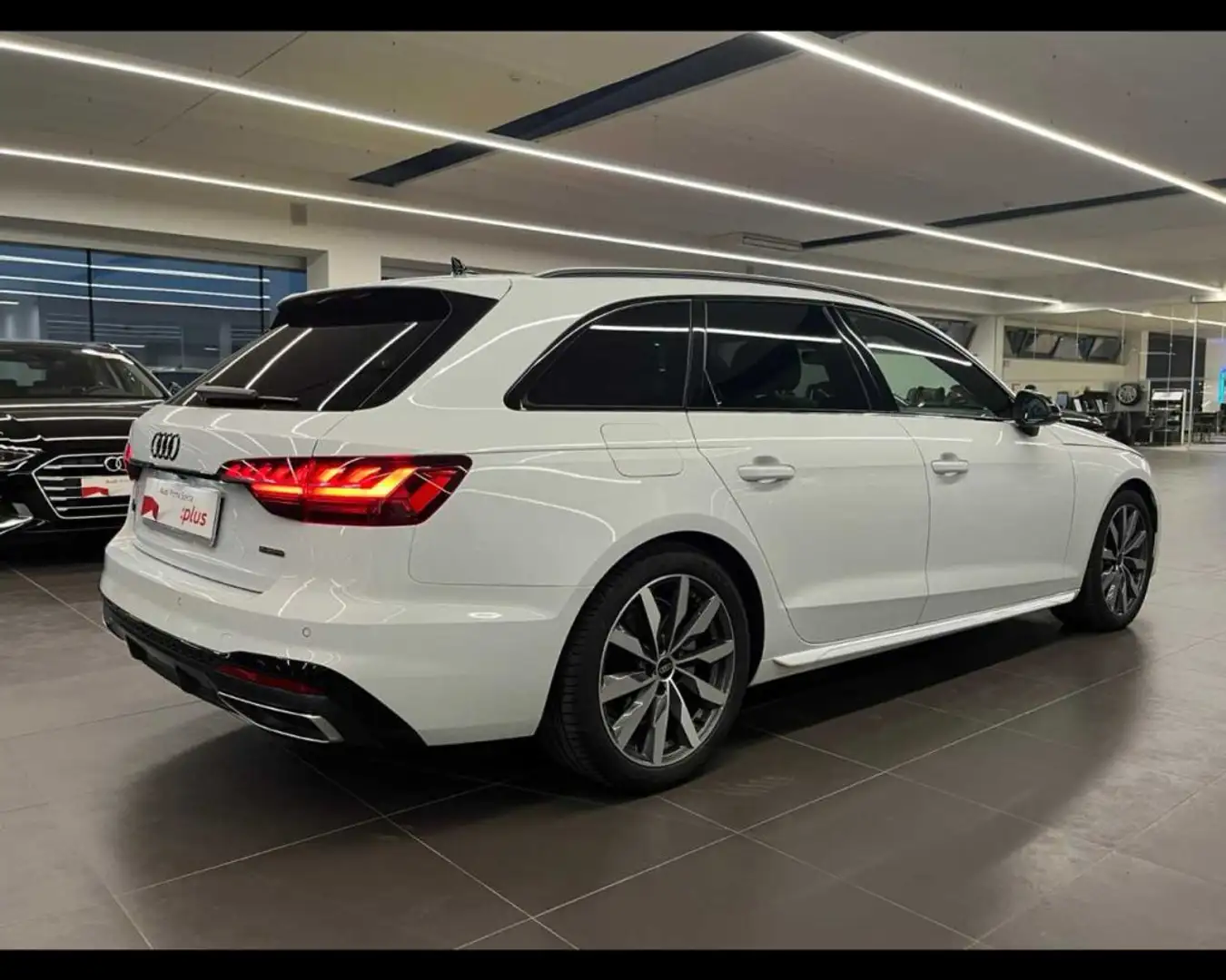 Audi A4 Avant 40 TDI quattro S tronic S line edition Weiß - 2