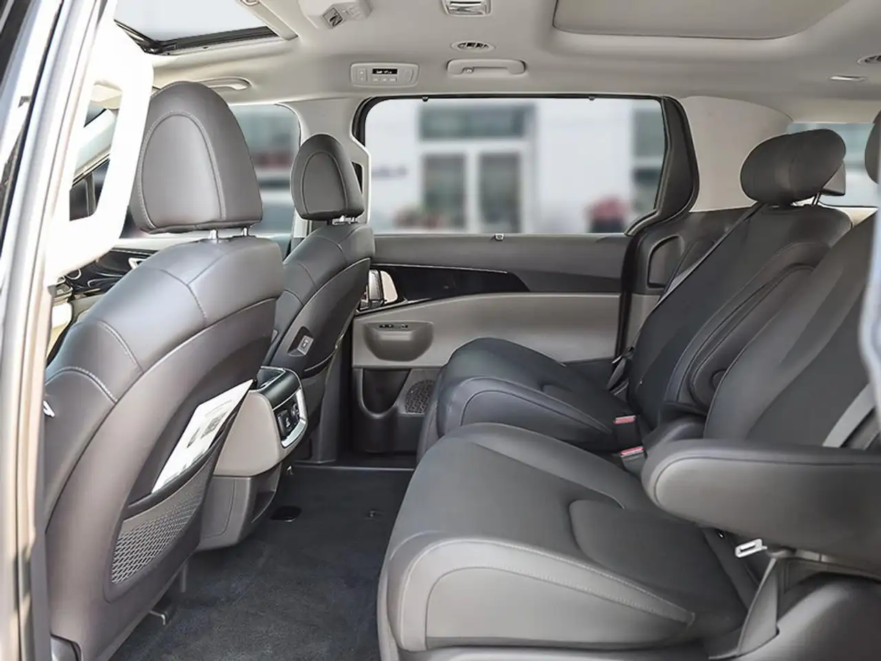Kia Carnival снимка Kia Carnival