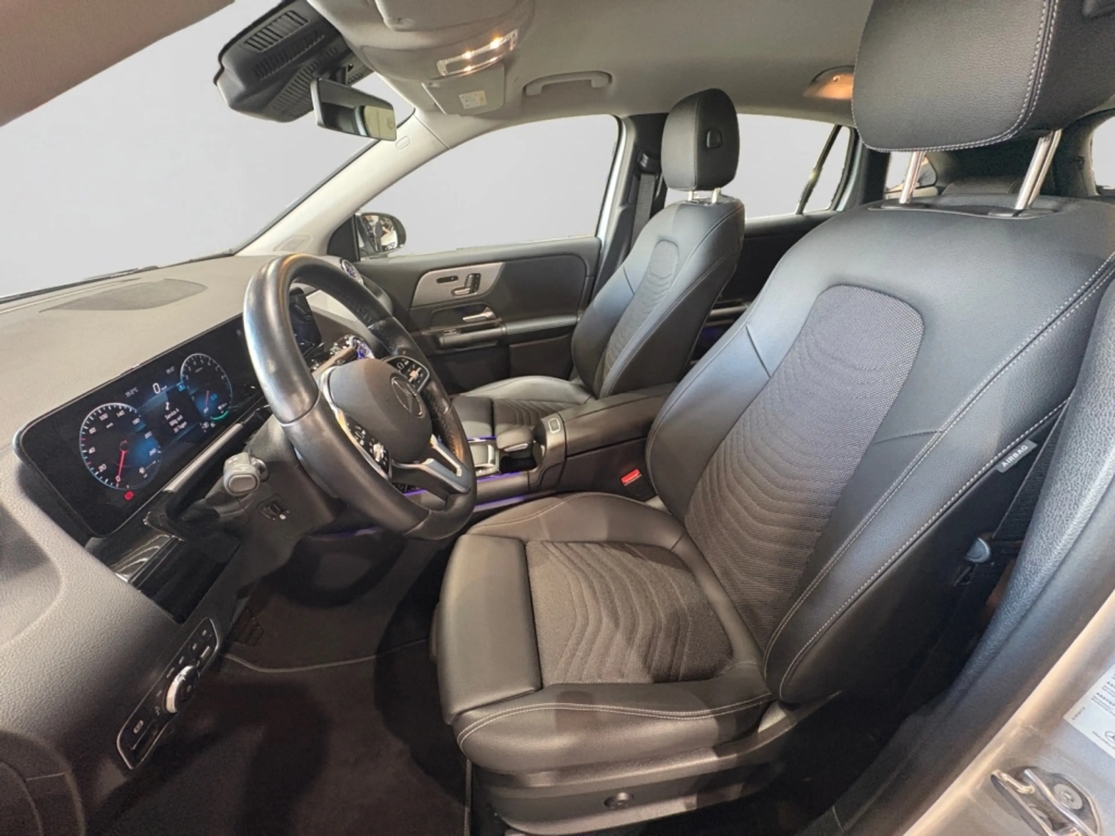 Mercedes-Benz GLA 250 e DISTR|MBEAM|KEYL|AHK|360°|SHZ+LHZ|AMBI — photo 11
