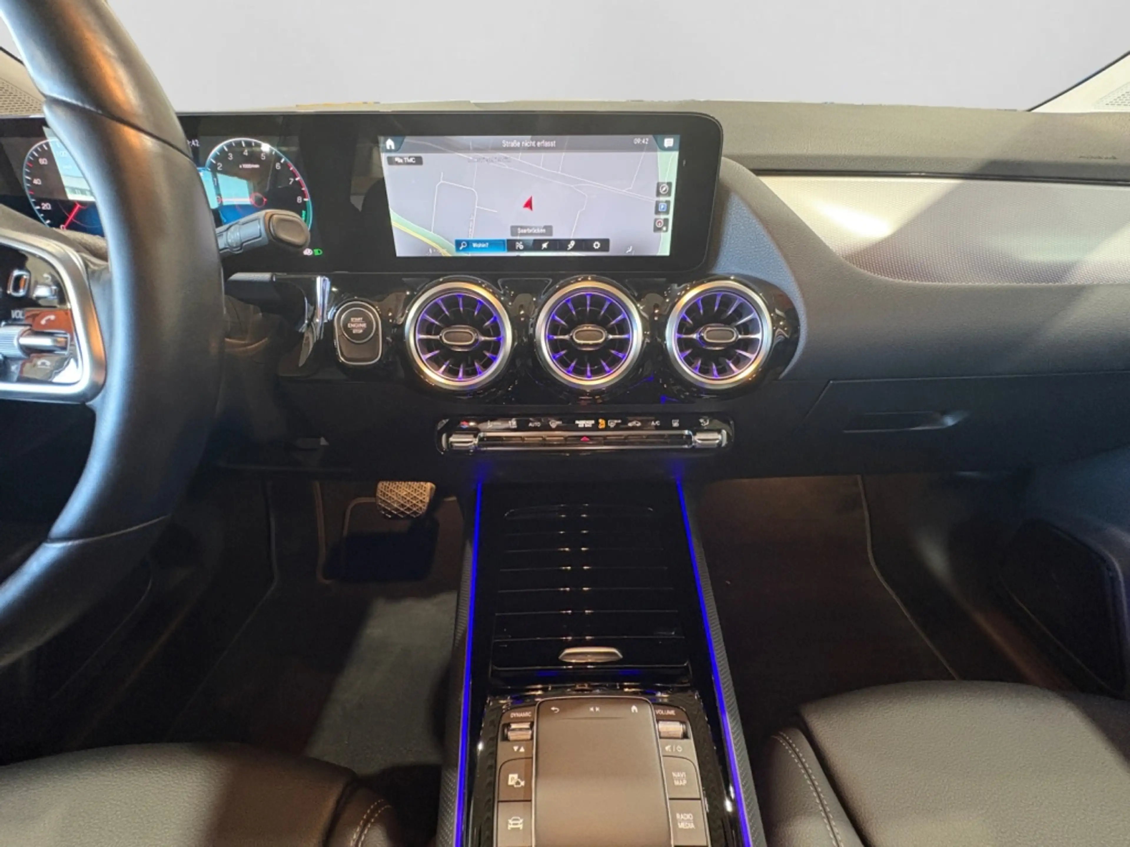Mercedes-Benz GLA 250 e DISTR|MBEAM|KEYL|AHK|360°|SHZ+LHZ|AMBI — photo 13