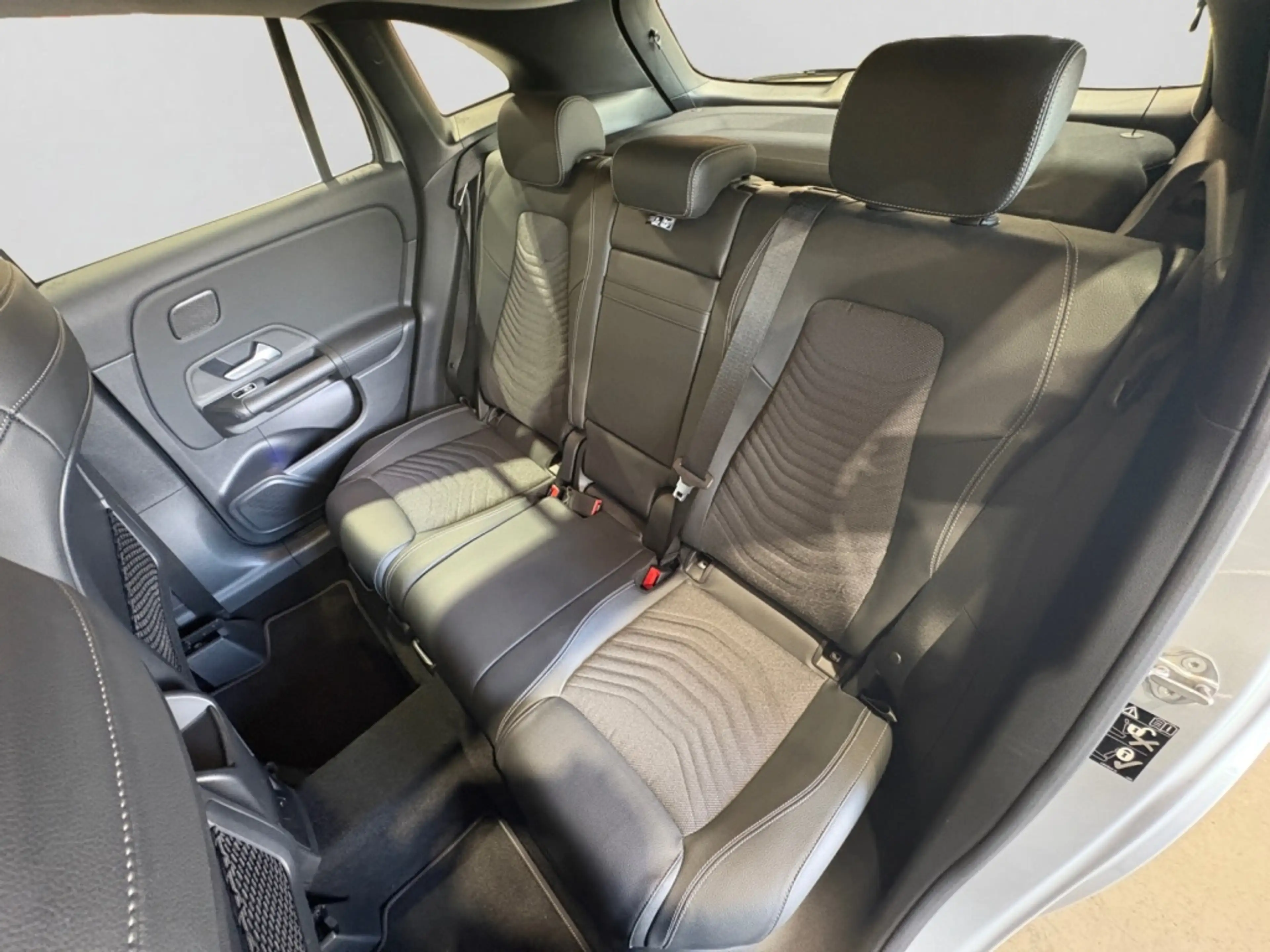 Mercedes-Benz GLA 250 e DISTR|MBEAM|KEYL|AHK|360°|SHZ+LHZ|AMBI — photo 15