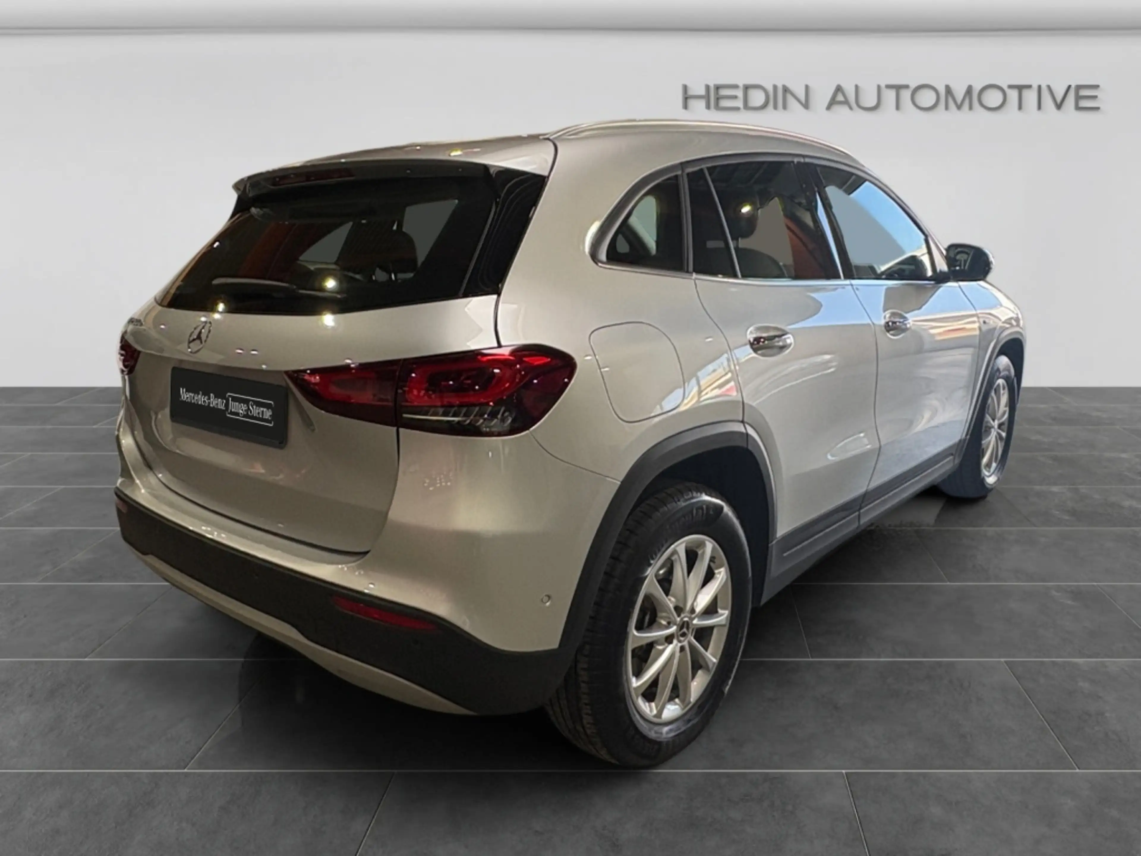 Mercedes-Benz GLA 250 e DISTR|MBEAM|KEYL|AHK|360°|SHZ+LHZ|AMBI — photo 7