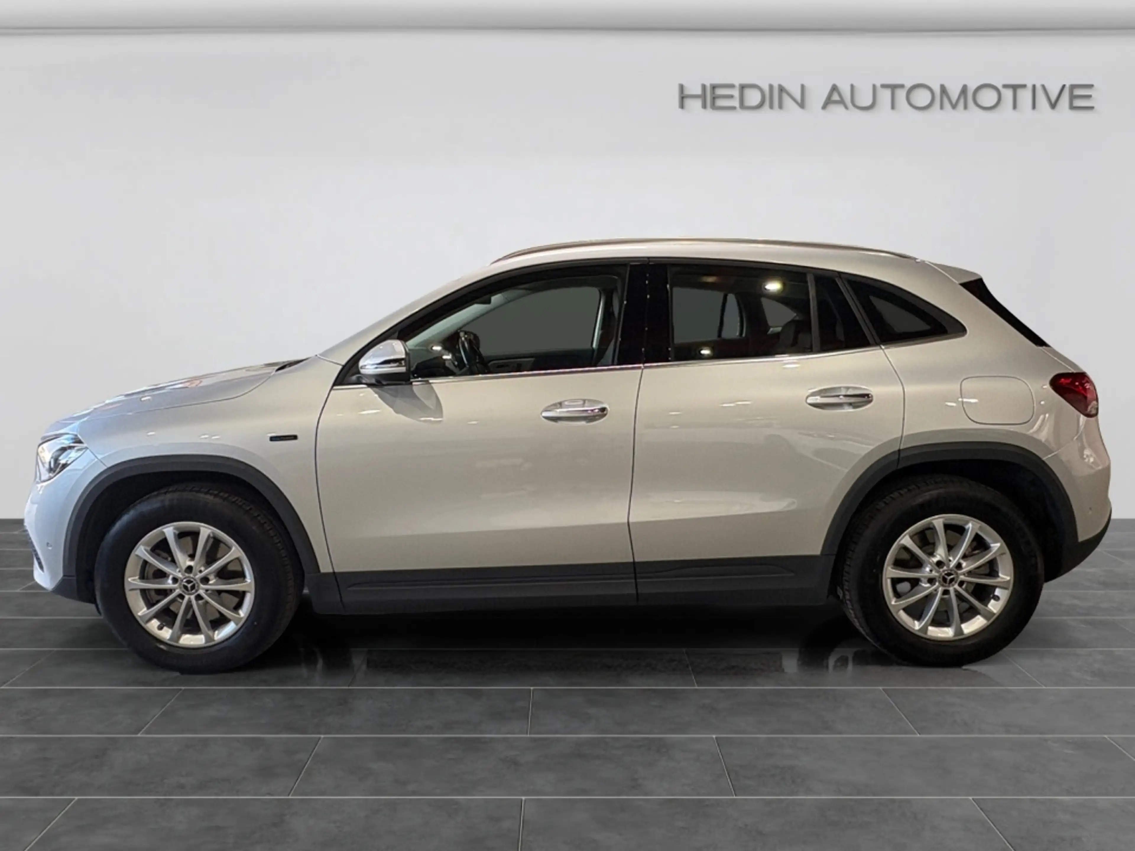 Mercedes-Benz GLA 250 e DISTR|MBEAM|KEYL|AHK|360°|SHZ+LHZ|AMBI — photo 4