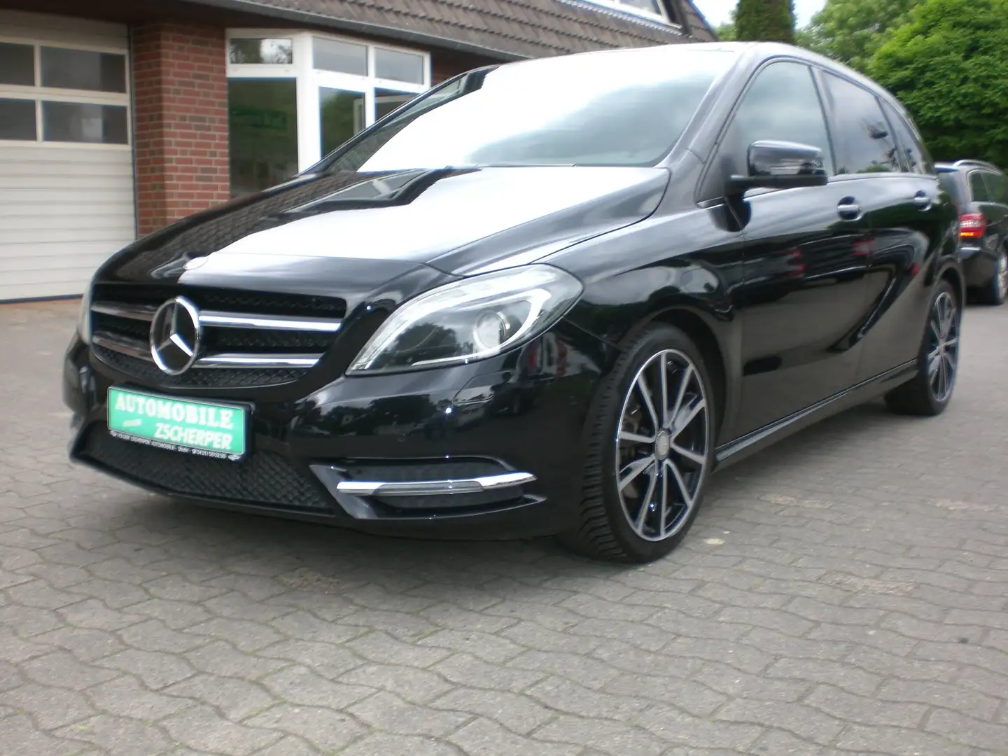 Mercedes-Benz B 180 B 180 Sport+Night-Paket+Pano nur 64700 km ! Schwarz - 1