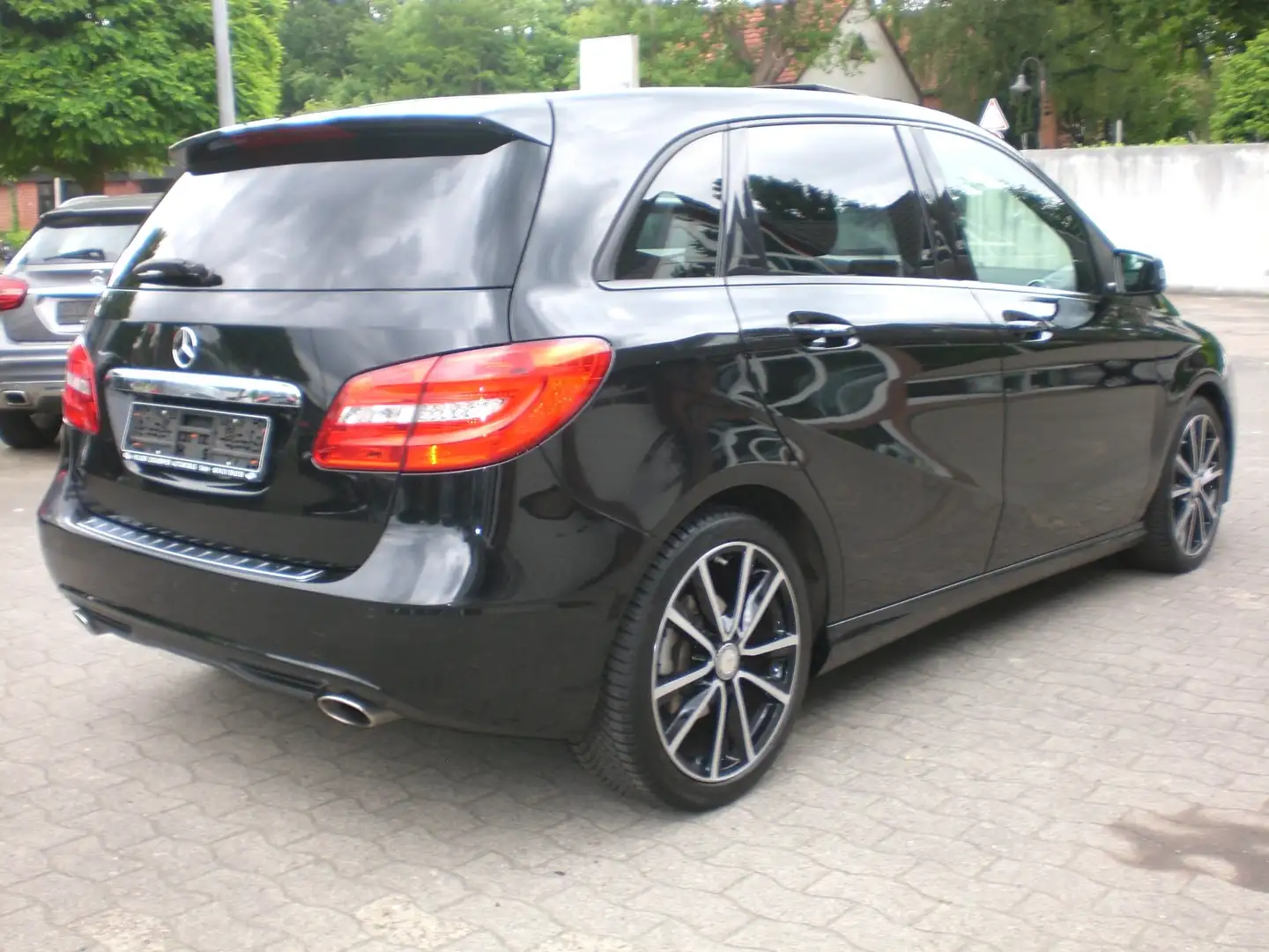 Mercedes-Benz B 180 B 180 Sport+Night-Paket+Pano nur 64700 km ! Schwarz - 2