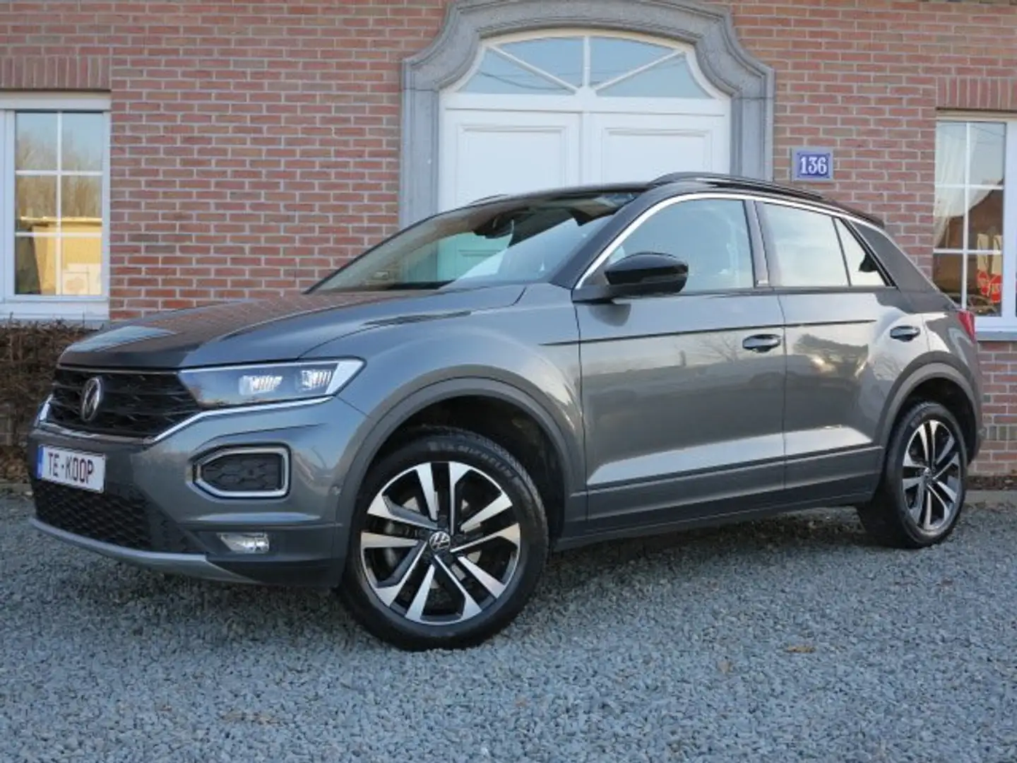 Volkswagen T-Roc 1.5 TSI United DSG +PARKPILOT AUT+ 12M GARANTIE! Grijs - 1