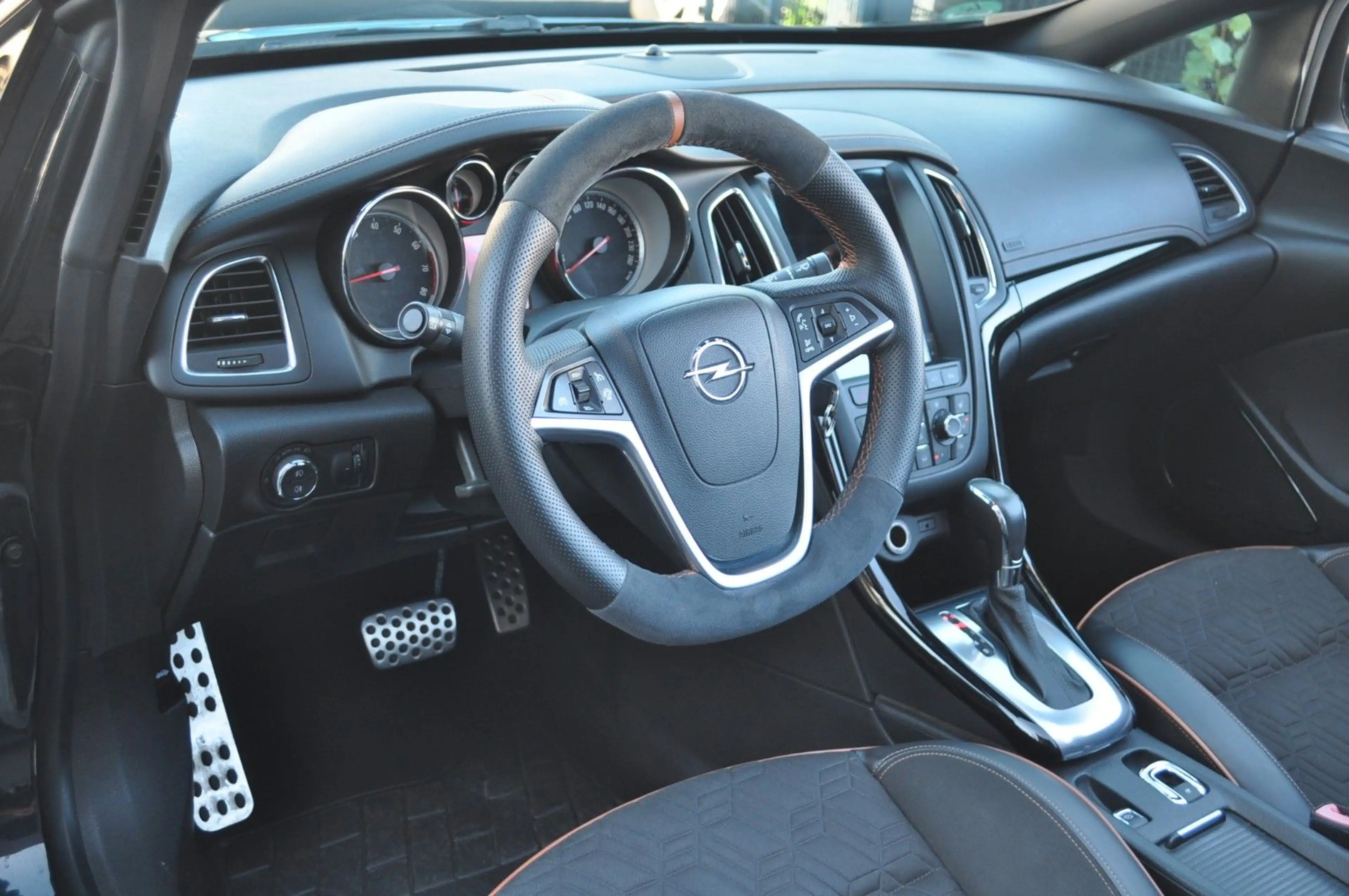Opel Cascada 1.6 Innovation * AUTOMATIC - TÜV NEU * — photo 17