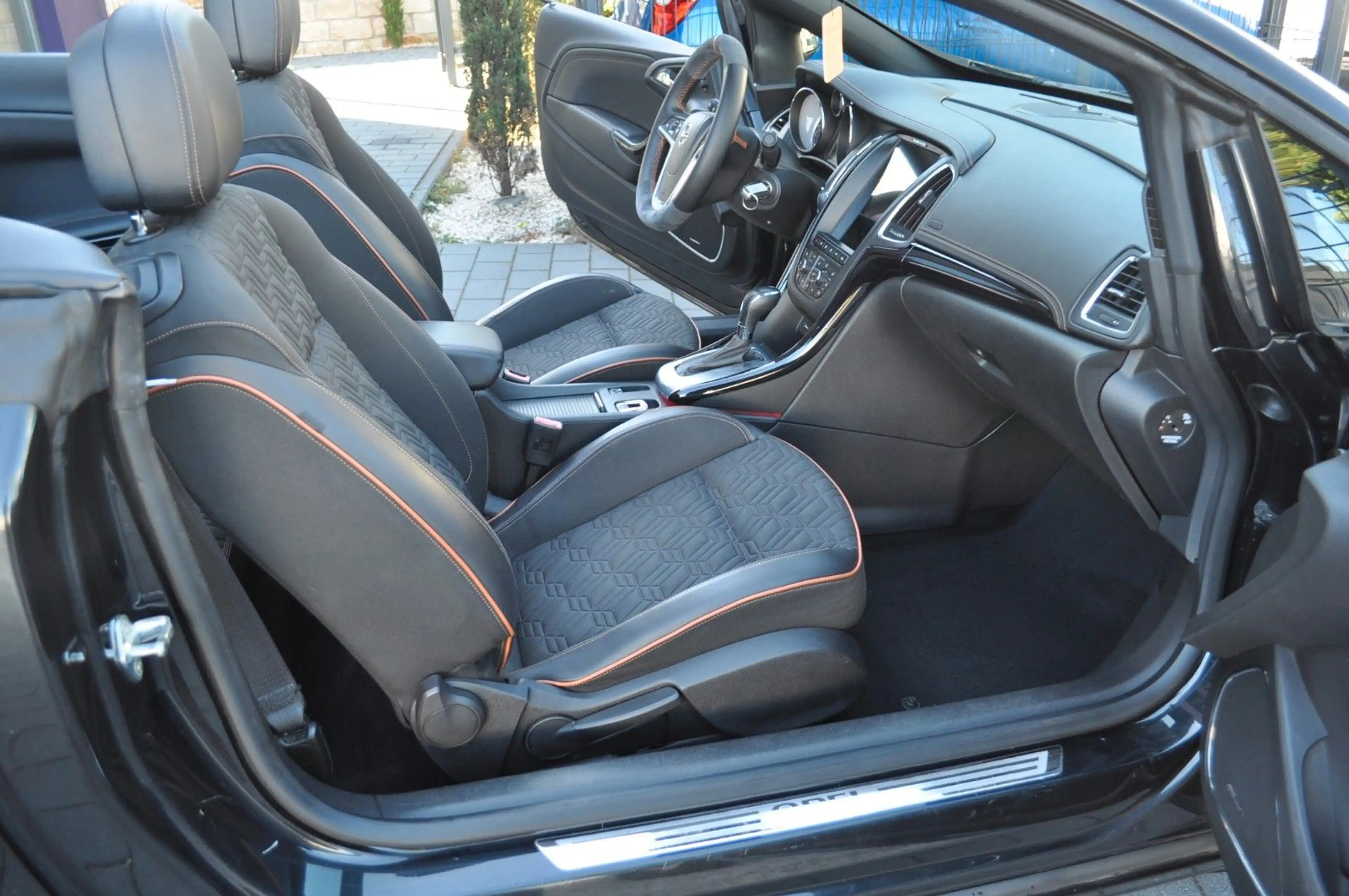 Opel Cascada 1.6 Innovation * AUTOMATIC - TÜV NEU * — photo 13