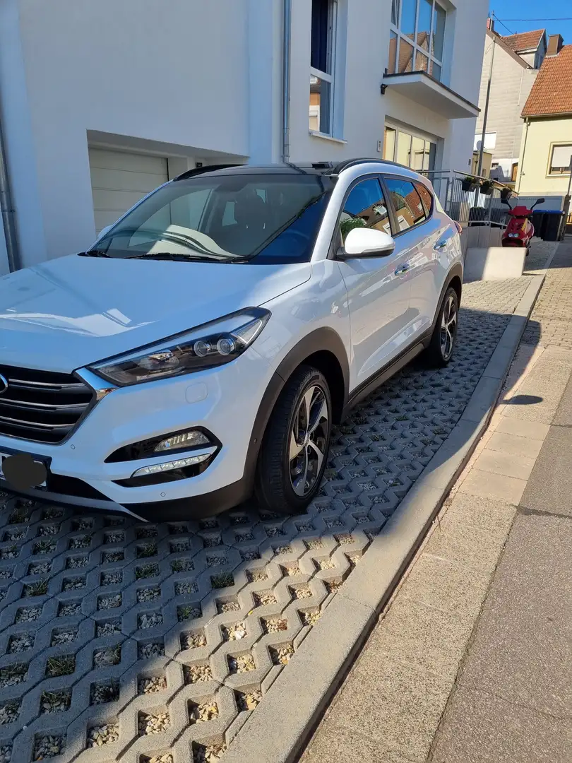 Hyundai TUCSON 2.0 CRDi 4WD Automatik Premium - 2