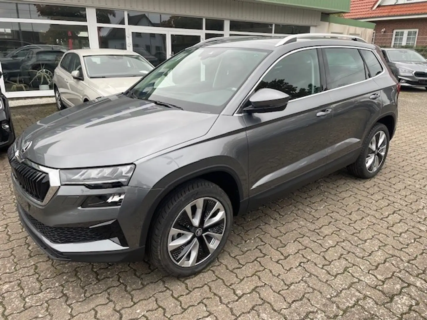 Skoda Karoq 1.5 TSI DSG+AHK+RFK+ACC+Navi+el.Heckkl.++ Grigio - 2