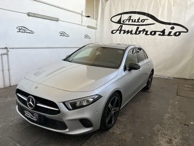 Mercedes-Benz A 180 A 180 d Automatic DA 299,00 mensile