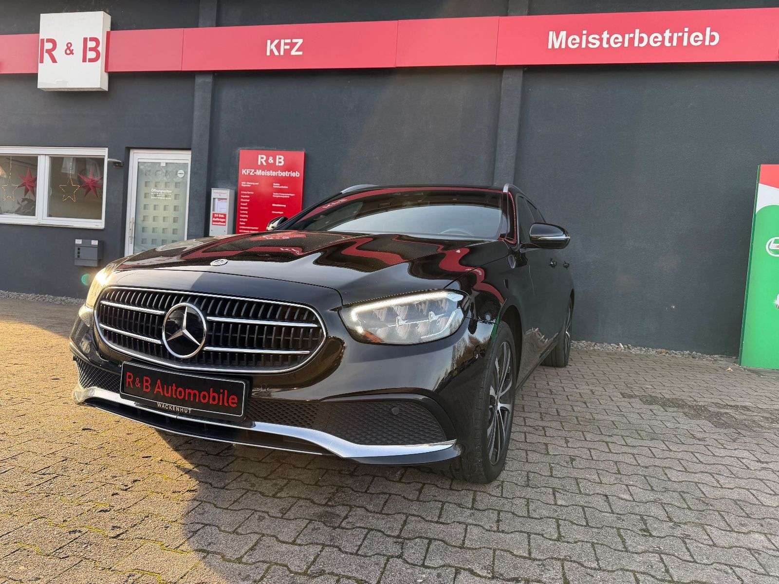 Second hand Mercedes Benz E-Class 300