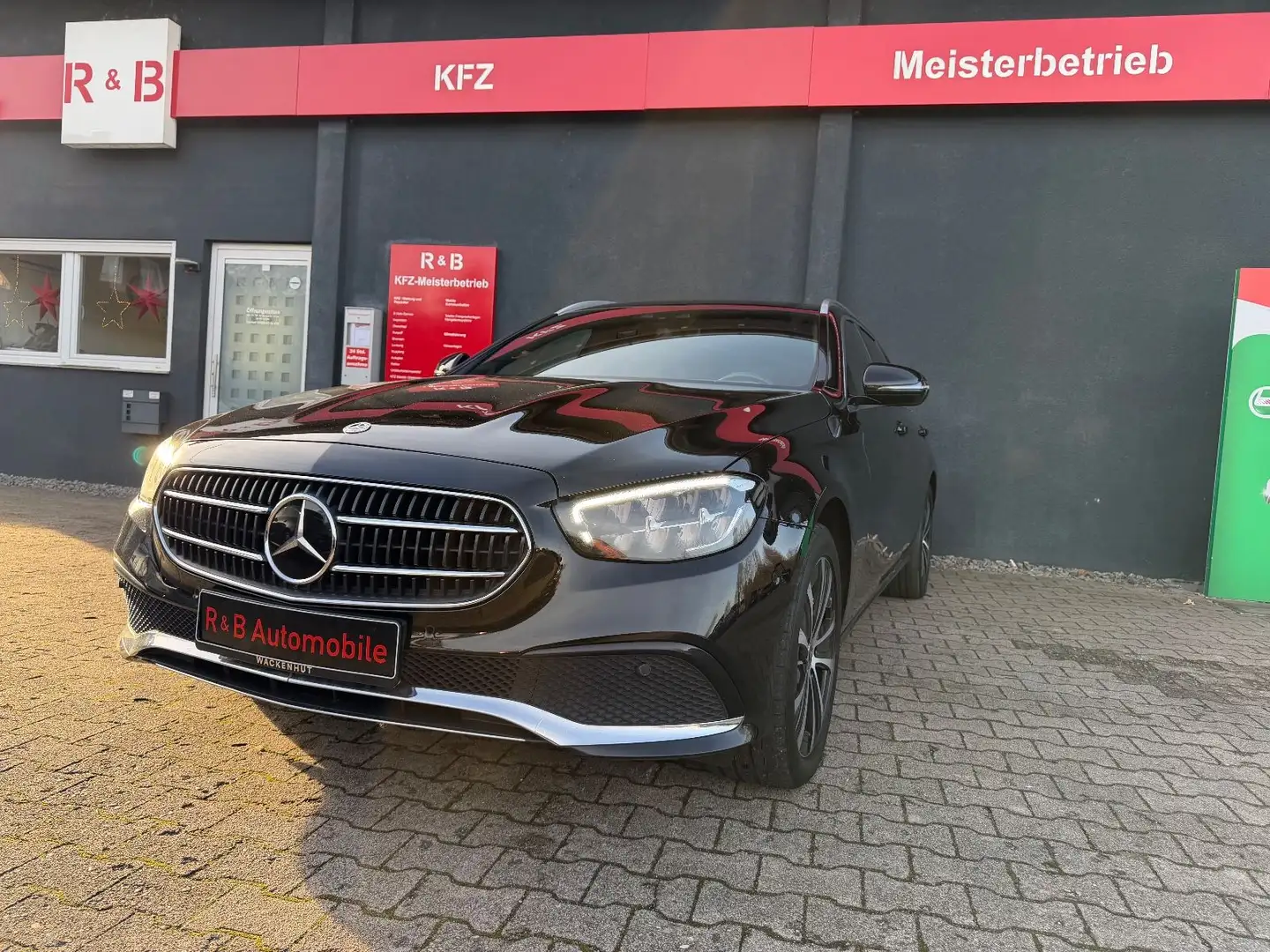 Mercedes-Benz E 300 T-Modell E 300 de 4Matic*Led*RFK*AVANTGARDE*Lenk Schwarz - 2