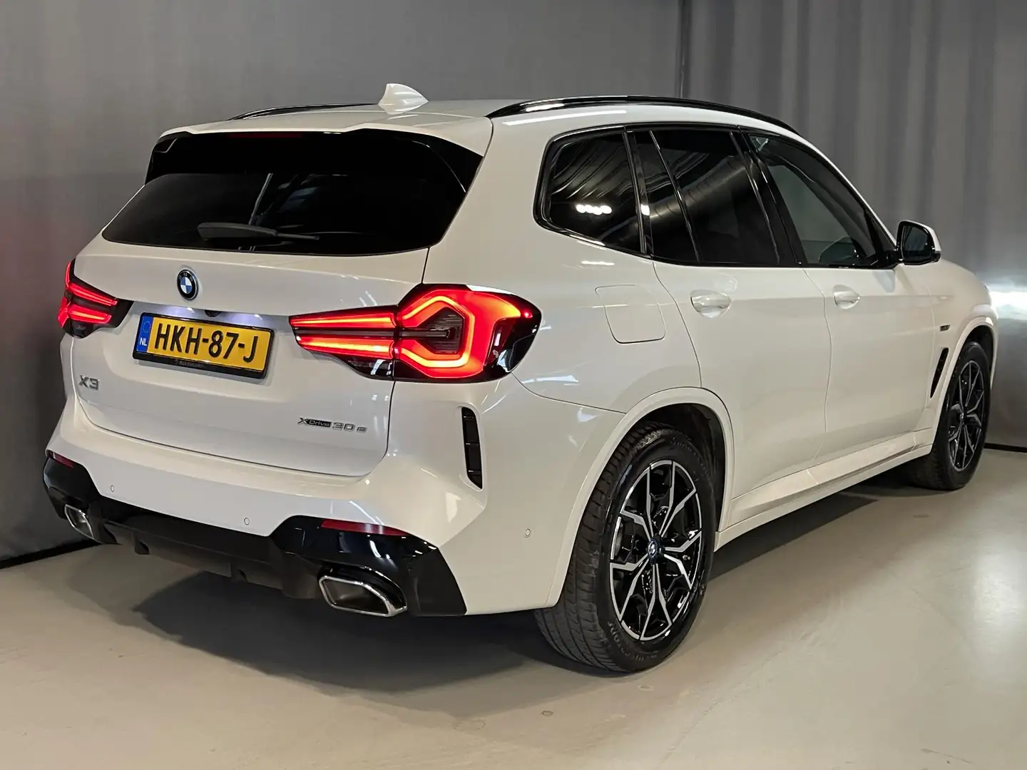 BMW X3 xDrive30e High Executive M Sport 19"/Leder/Stoelve Wit - 2
