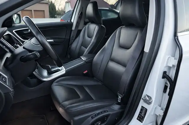 Volvo XC60 view 13