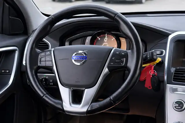 Volvo XC60 view 15