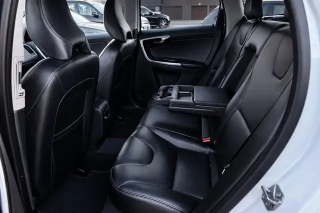 Volvo XC60 view 14