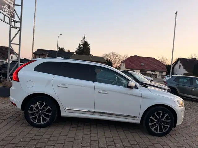 Volvo XC60 view 7