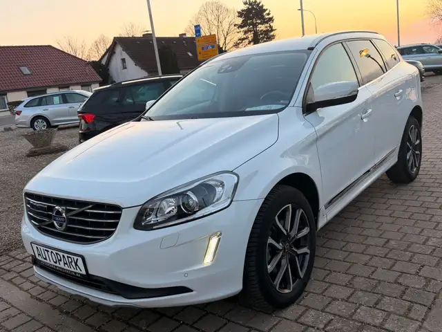 Volvo XC60 view 3
