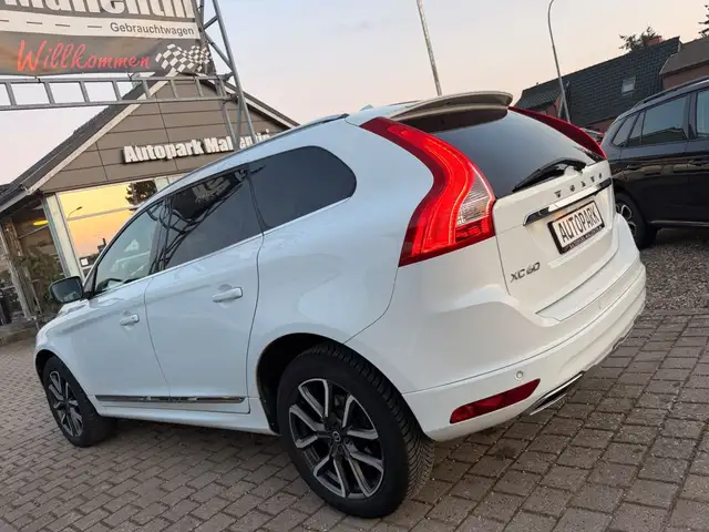 Volvo XC60 view 5