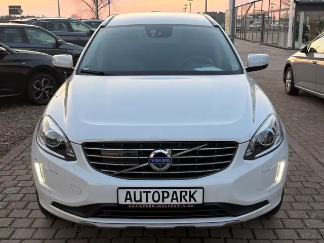 Volvo XC60 view 2